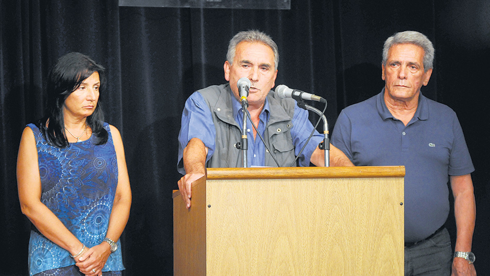 Sandra Maiorana junto a los triunviros Juan Carlos Schmid y Carlos Acuña.