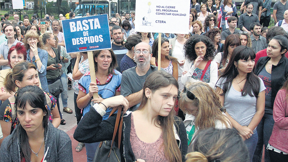 Los trabajadores despedidos ya hicieron tres marchas al Ministerio de Educación porteño.