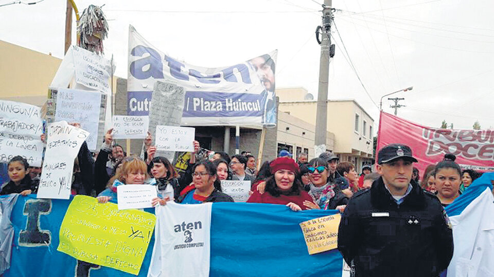 Los maestros serán los únicos estatales de la provincia que no cobrarán con aumento la próxima semana.