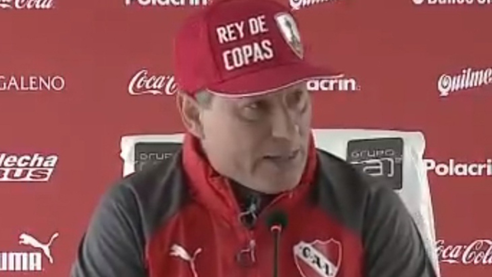 Holan: “Es una desventaja que hayan reprogramado el partido con Huracán”.