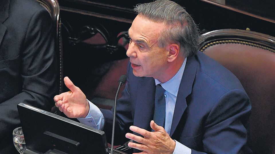 El jefe del principal bloque de senadores de la oposición, Miguel Angel Pichetto.