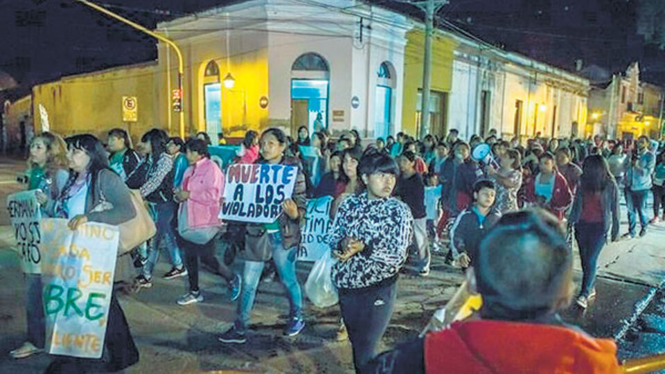 Marcha en Rosario de Lerma, Salta, en protesta por la violación de una niña y contra la legislación de Urtubey que, hasta ayer, era la más dura.