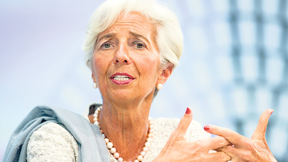 Chistine Lagarde, desde el FMI, brazo ejecutor de las políticas que tensionan los límites de la democracia.