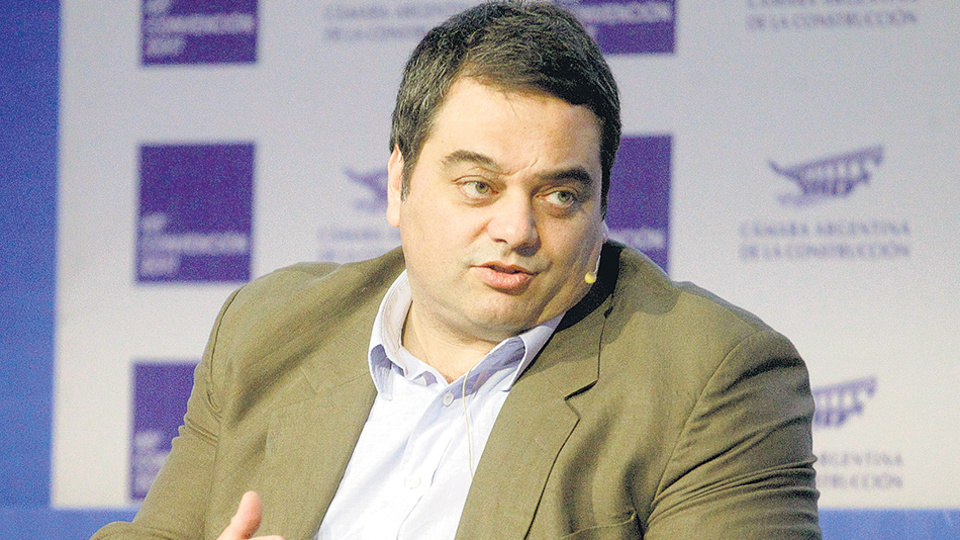 Jorge Triaca, ministro de Trabajo, impulsa la baja de aportes supuestamente para generar empleo.