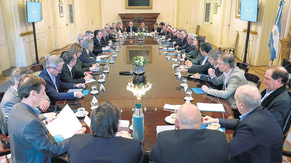 En medio de la crisis económica, el presidente Mauricio Macri realizó ayer una reunión de Gabinete ampliado en la Casa Rosada.