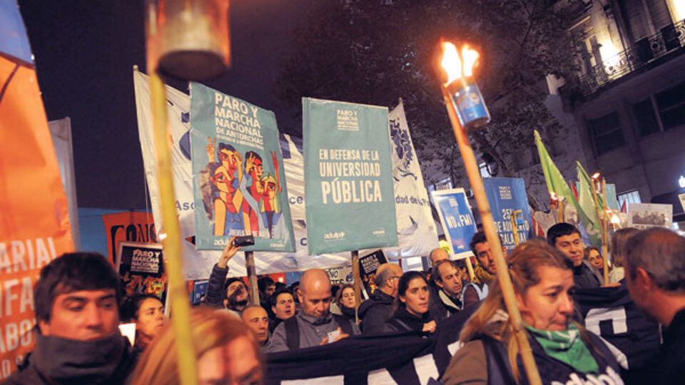 “O la peleamos o la perdemos”, sintetizaba uno de los carteles que llevaron los manifestantes.