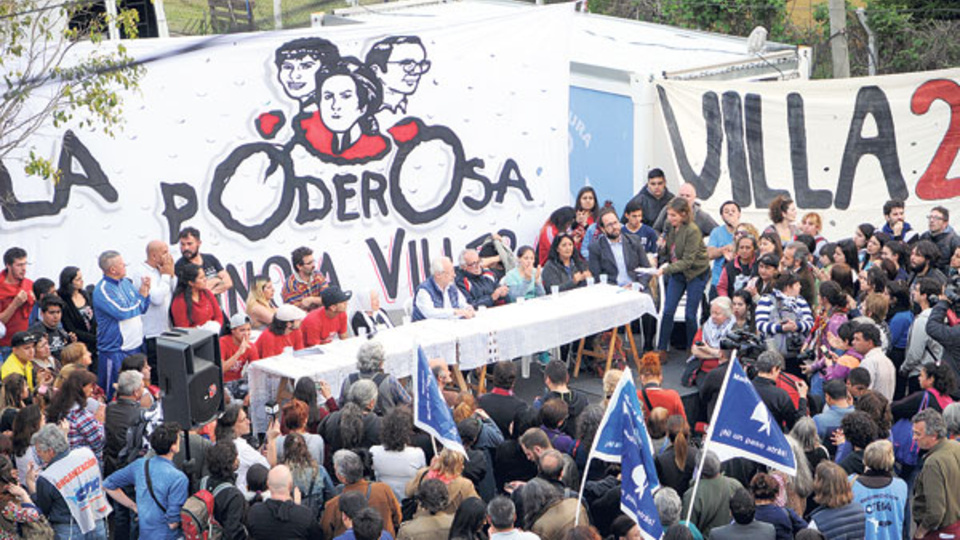 En octubre de 2016, a pocos días de la salvaje detención, se realizó un acto frente a la garita de Prefectura.