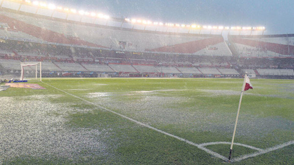 Así estaba el campo de juego en las horas previas al partido.