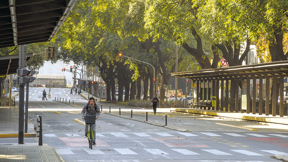 El paro general tuvo un alto acatamiento en las principales ciudades del país, que se expresó con calles vacías y negocios cerrados.