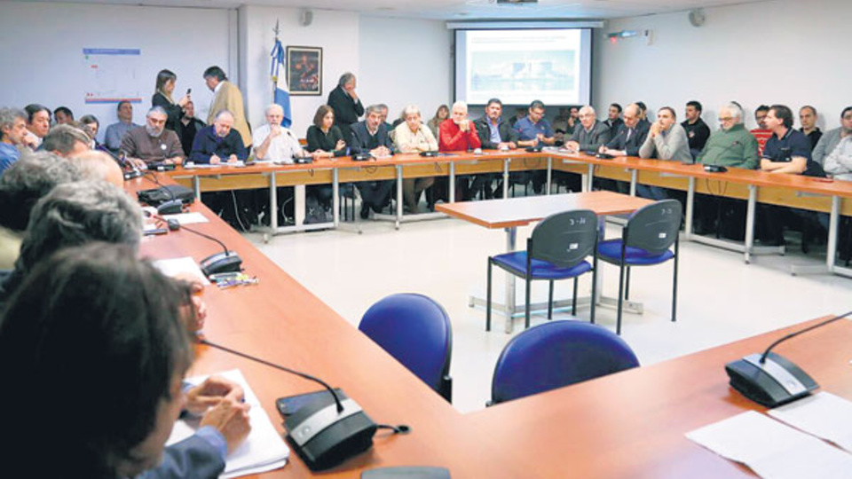 El encuentro con los trabajadores de la industria nuclear se realizó en el anexo del Congreso.