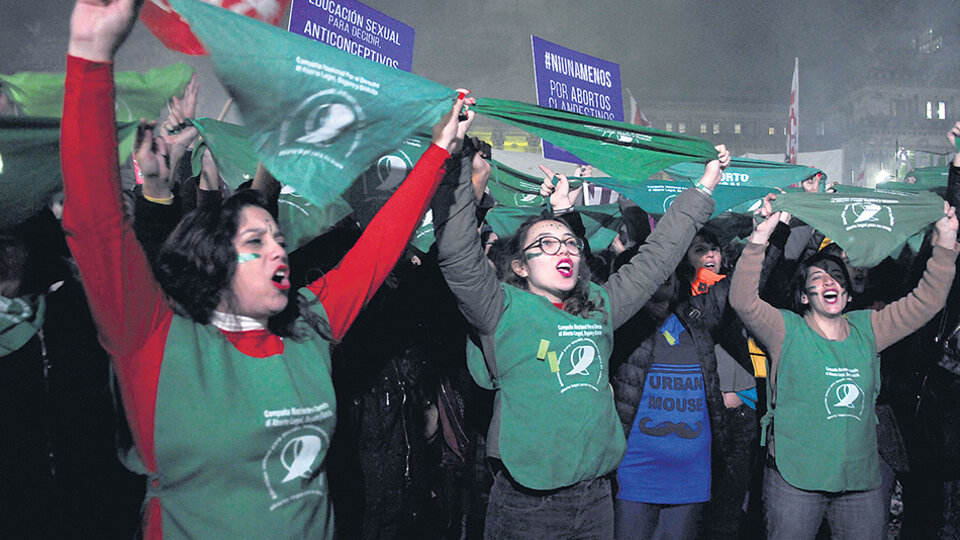 Plaza del Congreso, ayer: la marea verde está dispuesta a seguir en la calle, dando la batalla por la despenalización del aborto.