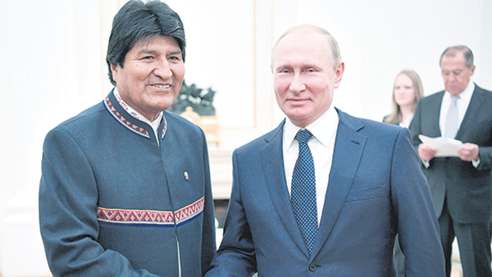 Putin recibió a Morales en el Kremlin; el mandatario de Bolivia estará hoy en la inauguración del Mundial.