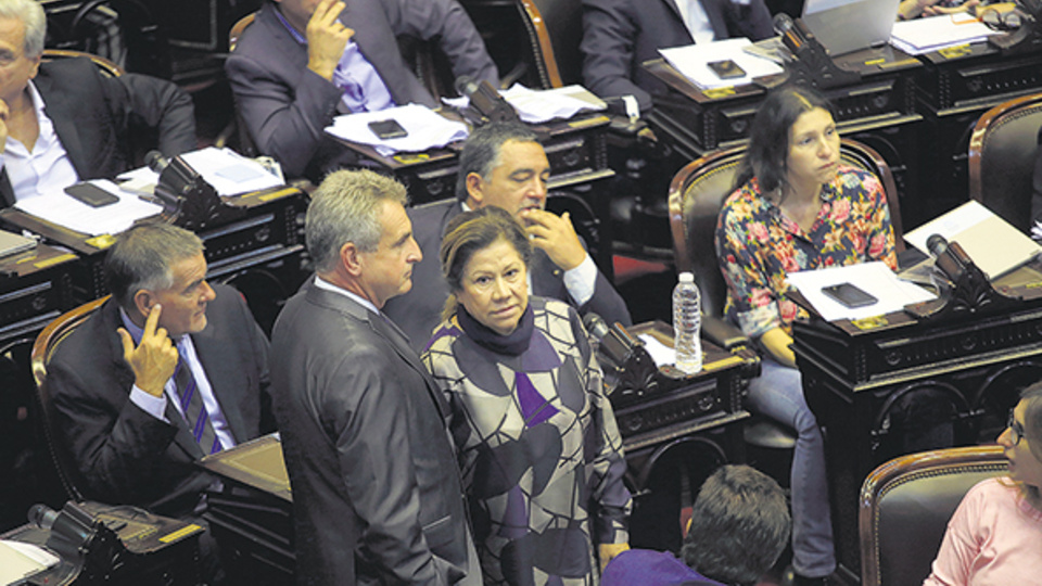 La convocatoria incluye también un proyecto del FR para modificar la Ley de Defensa Nacional.