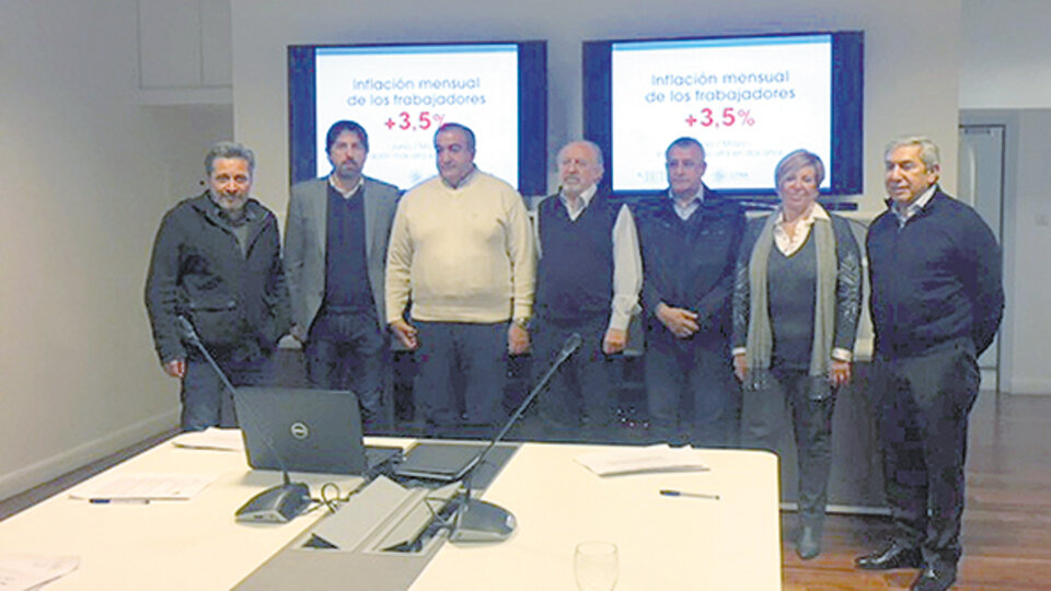 VÃctor Santa MarÃa, Nicolás Trotta, Héctor Daer, Hugo Yasky, entre otros, en la presentación del informe sobre inflación.