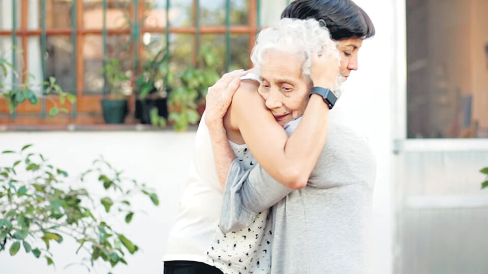 Adriana Garnier Ortolani y su abuela Blanca Díaz de Garnier.