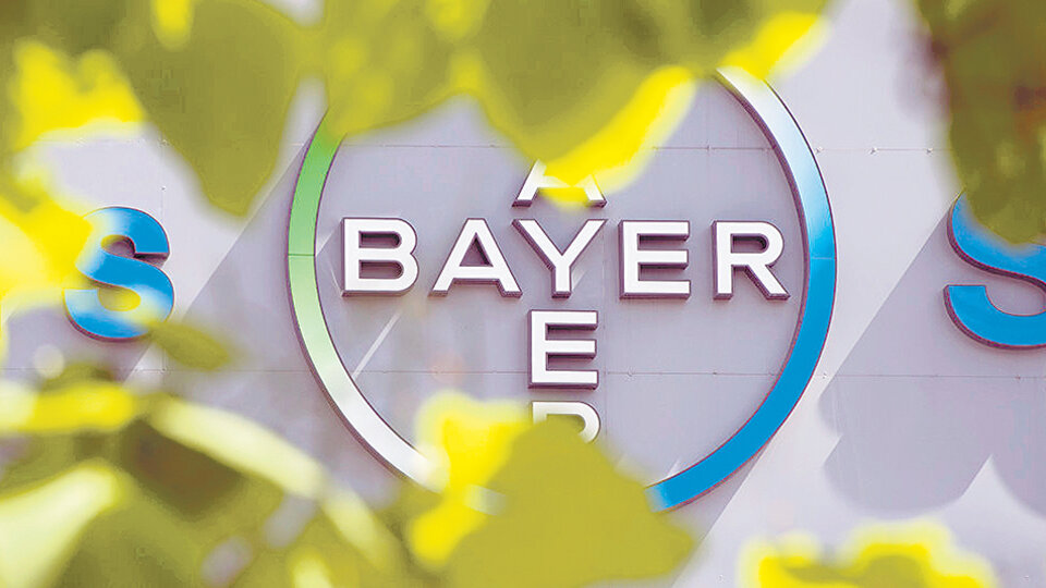 A la campaña “Si es Bayer es bueno”, los activistas responden “Si es Bayer es Monsanto”.