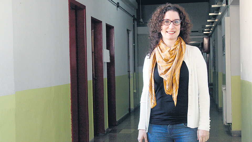 Es doctora en Ciencias Sociales, docente e investigadora del Conicet en el Gino Germani. 