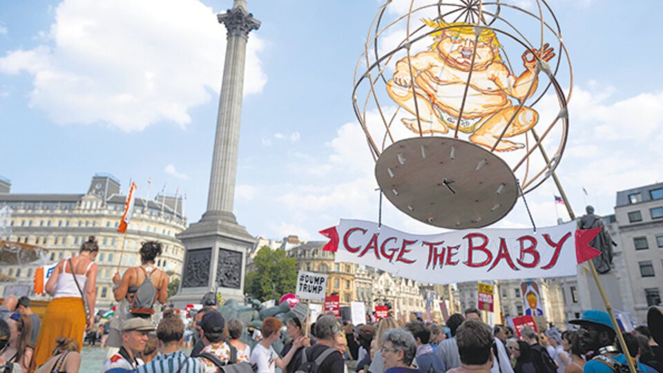 Los manifestantes antiTrump coparon Trafalgar Square con su protesta.