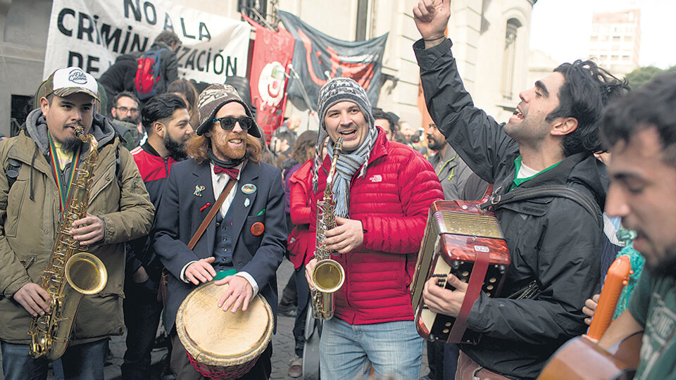 “Nos podrían perseguir por denuncias anónimas, que estarían legitimadas”, se quejan los artistas.