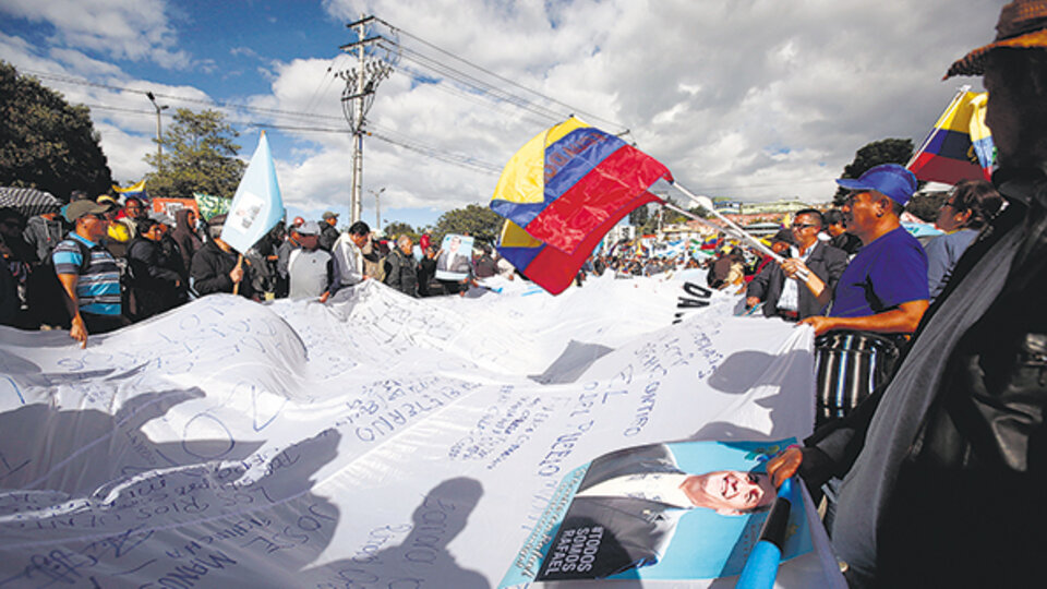 Marcha en apoyo a Rafael Correa, ayer en Quito.