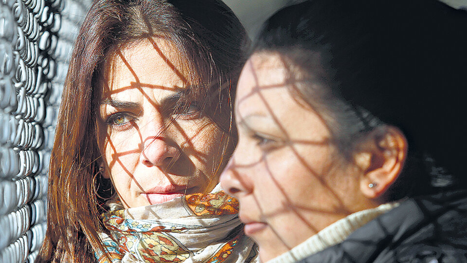 Ana y María Fernández, hermanas de Romina Fernández.