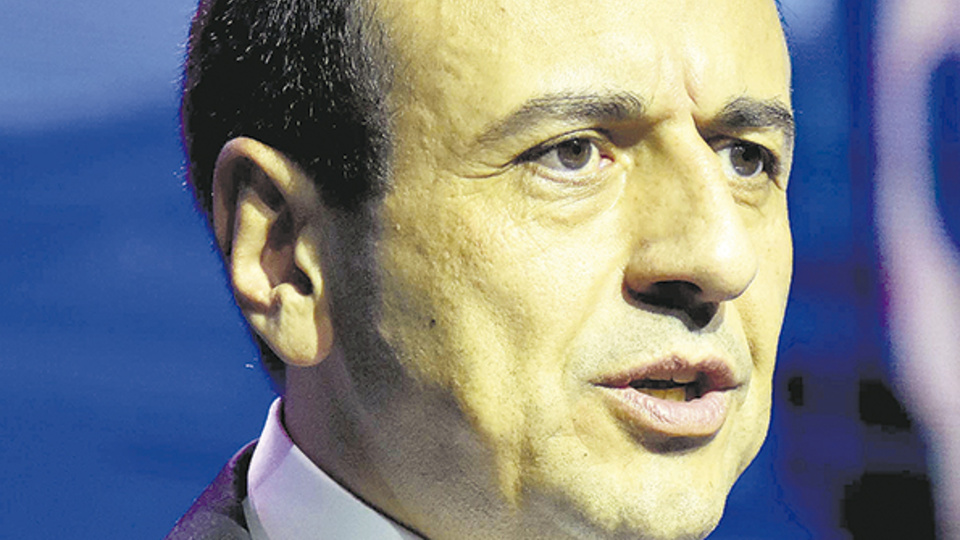 Quintana, en conflicto de intereses.