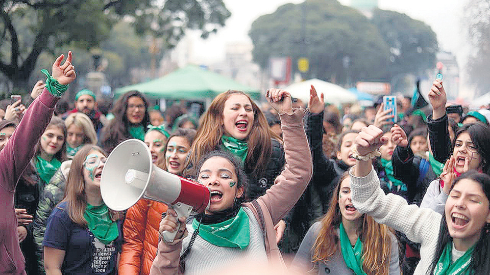 El grito de “¡el patriarcado se va a caer!”, de las gargantas de adolescentes muy jóvenes.