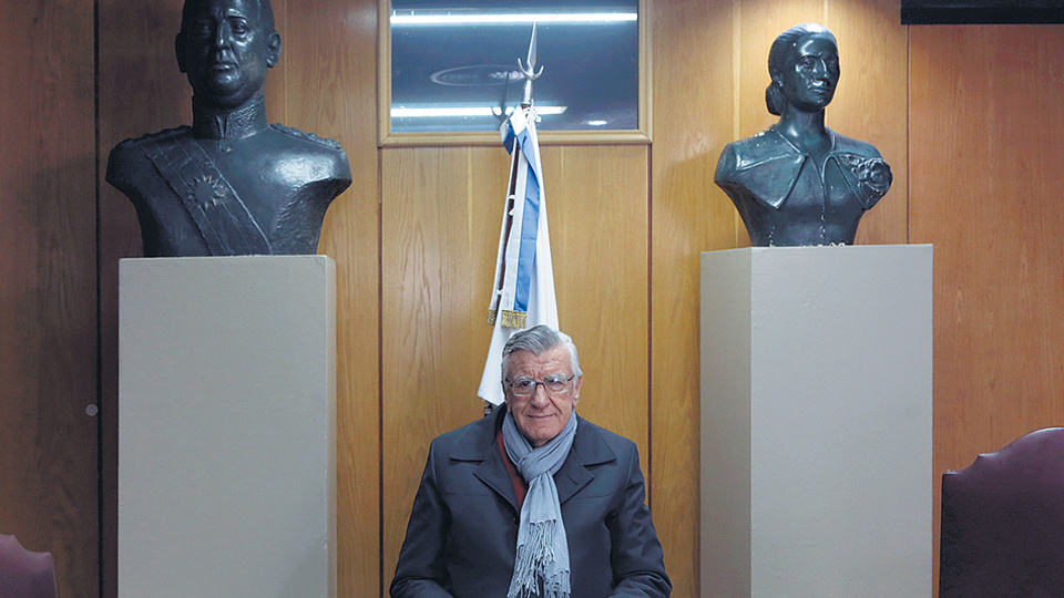 “El Gobierno va a seguir con su política de hostigar a la oposición”, dijo Gioja, de vuelta en su despacho.
