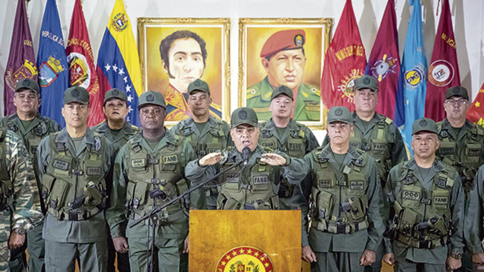 Las Fuerzas Armadas bolivarianas reafirmaron ayer su lealtad al jefe de Estado.