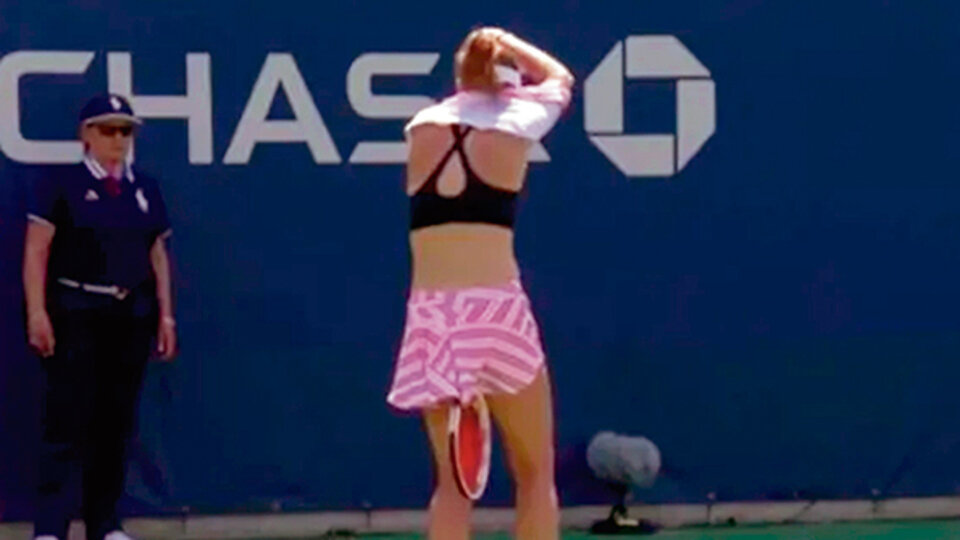 Cornet en el momento en que se cambiaba la remera, ayer.
