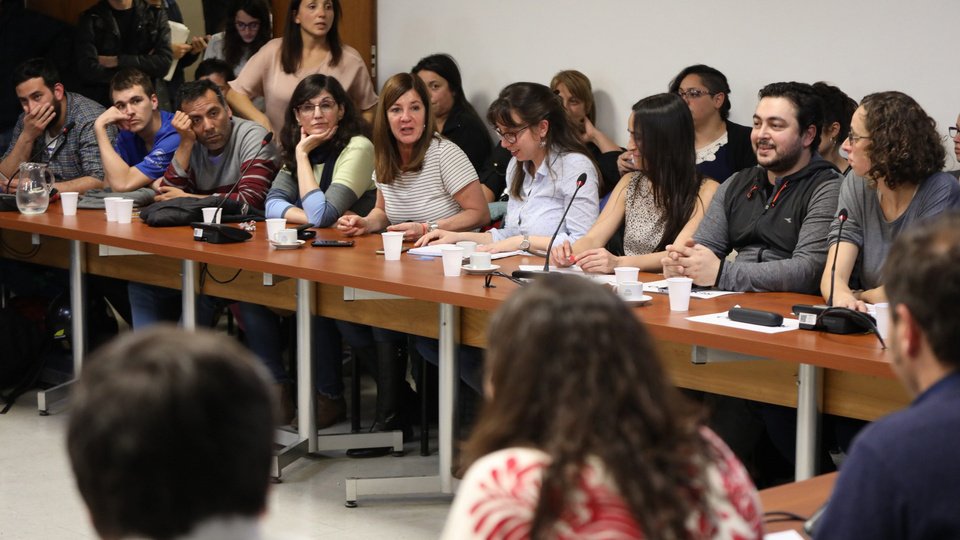 Deudores y especialistas expusieron los casos en una reunión en la Cámara de Diputados.