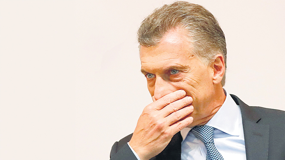 Dujovne brindará una conferencia antes de que abran los mercados.