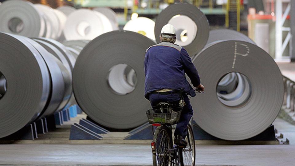 La industria cayó 5,1 por ciento en julio frente al mismo mes del año pasado.