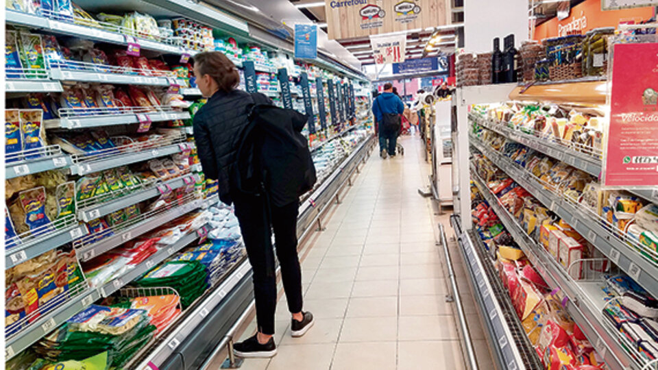 Alimentos y bebidas trepó 4 por ciento en el mes y 33,5 por ciento en el acumulado de doce meses.