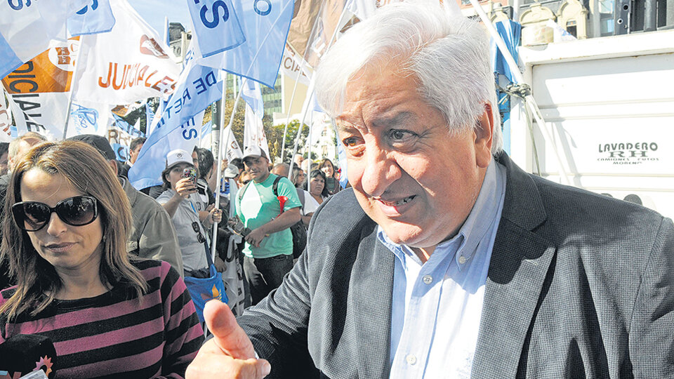 “El traspaso tiende a flexibilizar los derechos de los trabajadores”, dijo Julio Piumato.