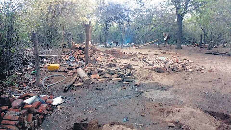El rancho incendiado de donde fue desalojado Reyes Corvalán.