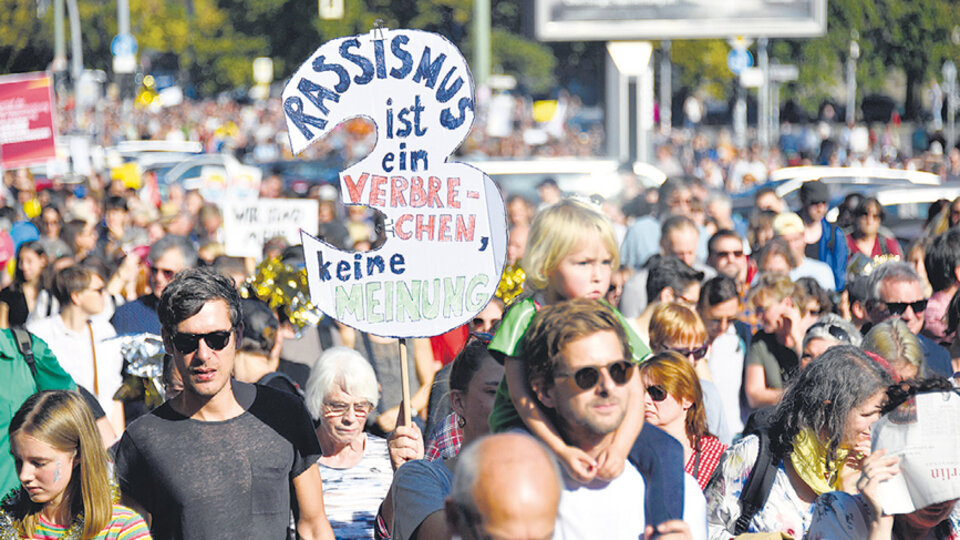 Miles de personas marcharon ayer en BerlÃ­n en contra del racismo y a favor de la inclusiÃ³n.