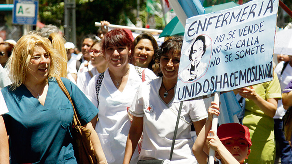 Los manifestantes organizaron una radio abierta frente al Congreso y luego marcharon a Plaza de Mayo.