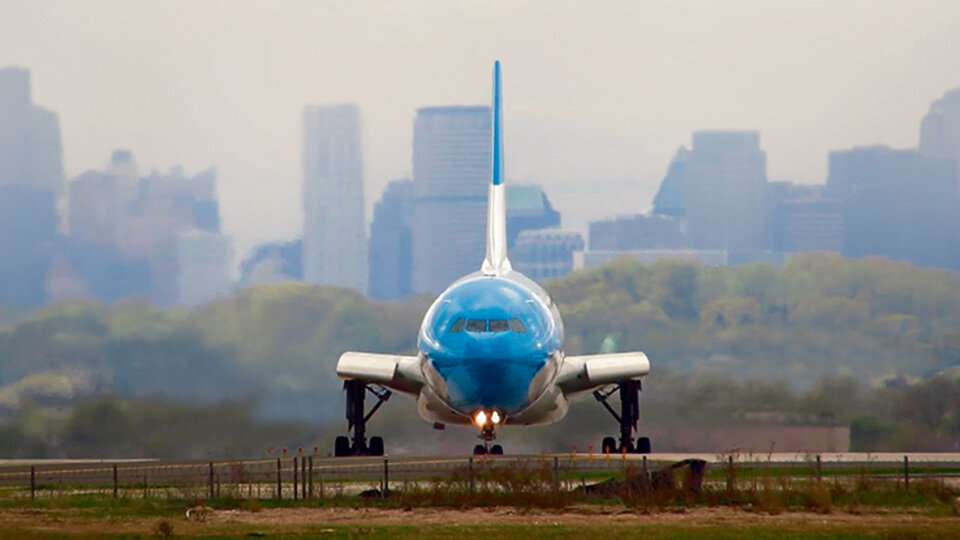 Mauricio Macri se refirió a la situación de Aerolíneas durante la inauguración de un hotel en la localidad bonaerense de Pilar.
