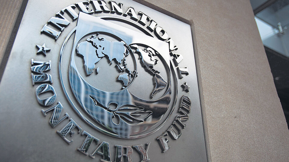 El programa con el FMI contempla una caída de la economía de 2,8 por ciento este año y de 1,7 en 2019.