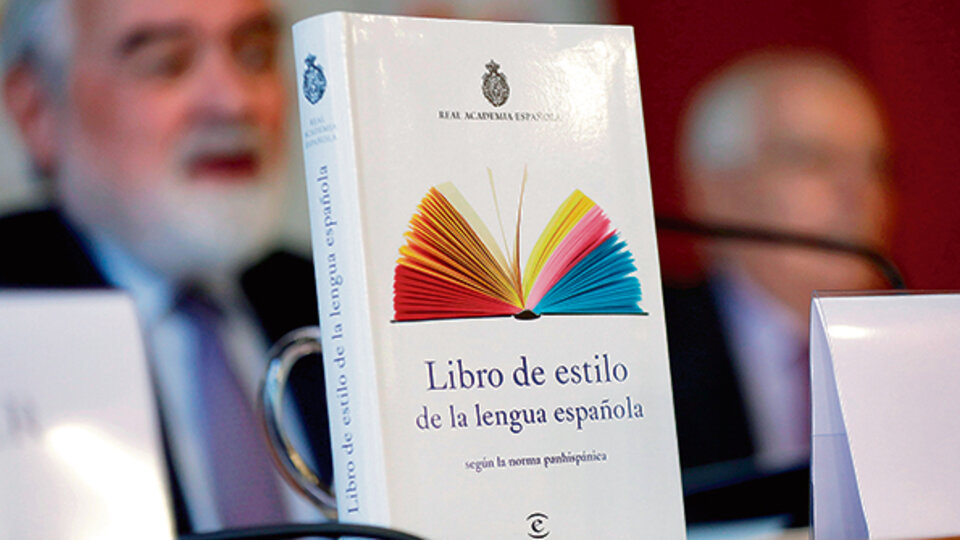 El manual de la RAE para la comunicación digital no refleja el uso del lenguaje inclusivo por los más jóvenes.