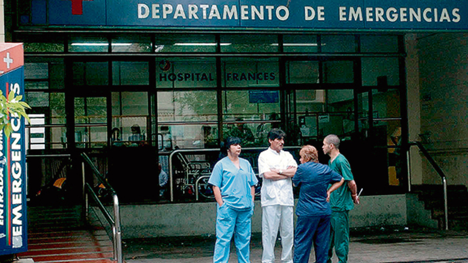 Los enfermeros quedan fuera de las protecciones del sector sanitario, según la nueva ley.