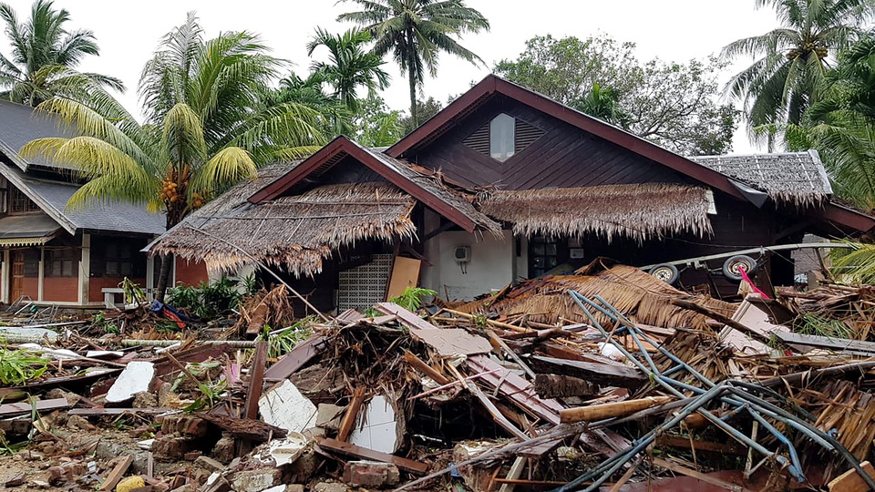 TSUNAMI EN INDONESIA| Murieron más de 220 personas