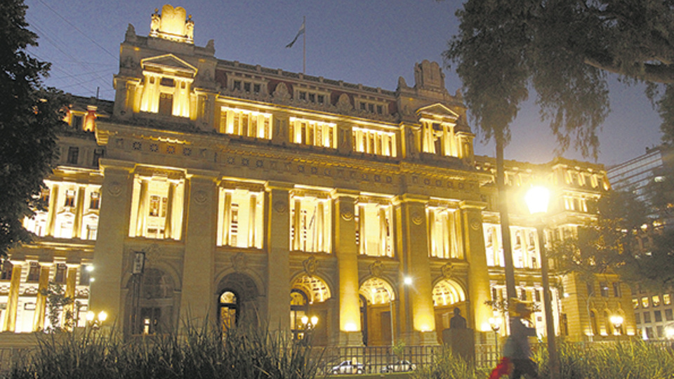 El Palacio de Tribunales se convirtiÃ³ en escenario de escÃ¡ndalos y peleas como no ocurrÃ­a desde los 90.
