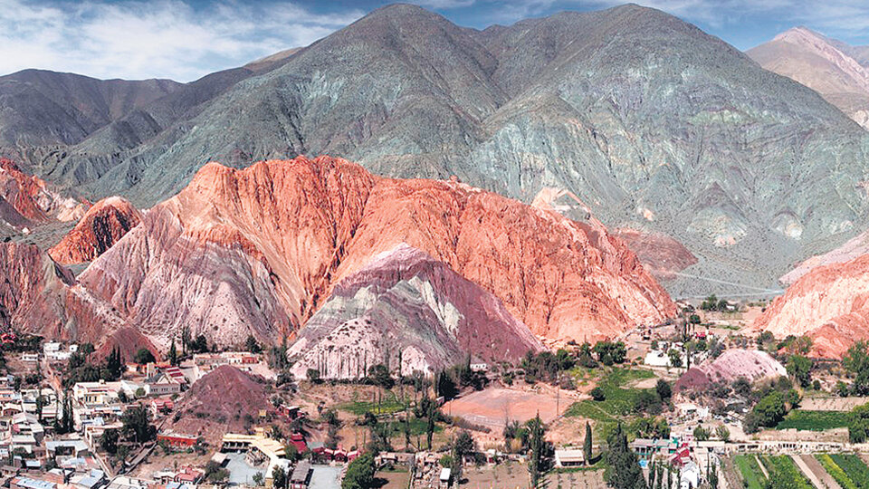 Edgardo “Memo” Vilte asegura que compró el terreno que rodea el cerro.