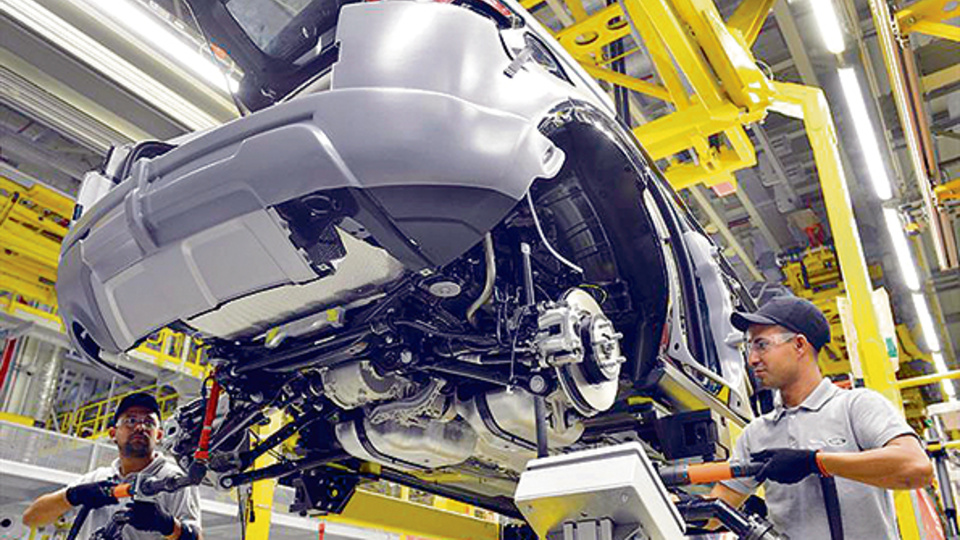 Existen alrededor de 7000 trabajadores suspendidos en la industria automotriz.