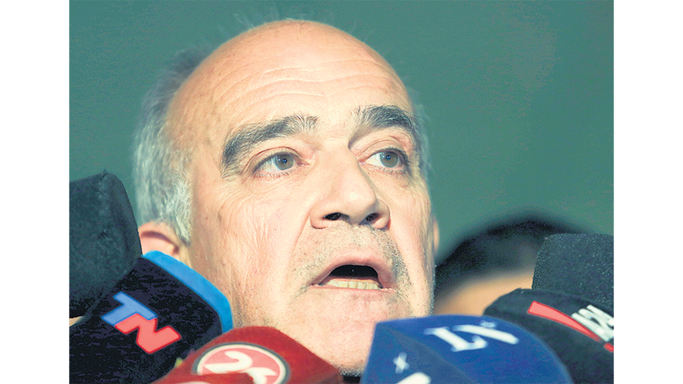 La suspensiÃ³n fue aprobada con los votos mayoritarios del oficialismo.