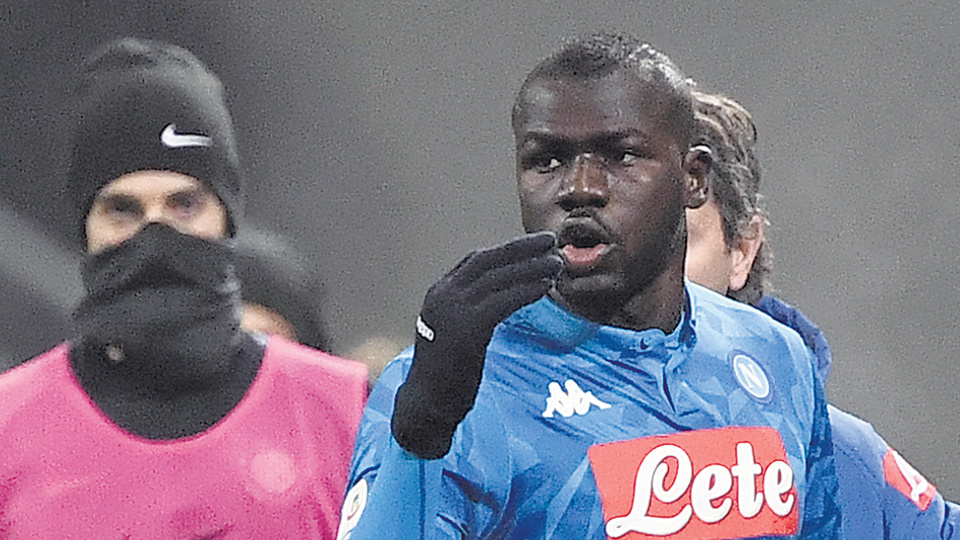 Kalidou Koulibaly es uno más de los futbolistas que recibieron expresiones racistas.