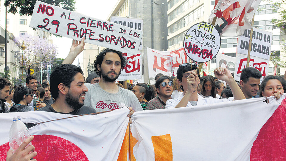 Las clausuras de escuelas nocturnas y de profesorados fueron algunos de los hechos que marcaron el último año en educación.