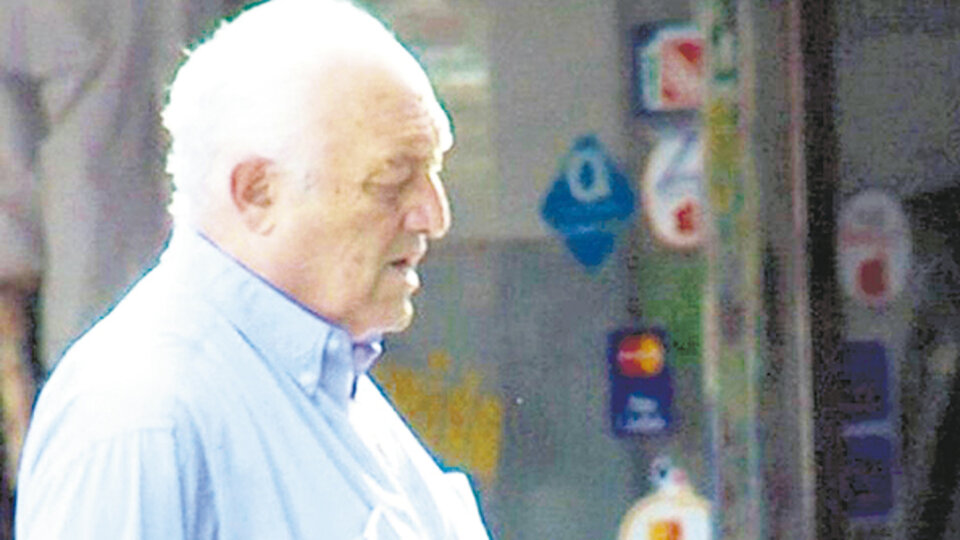 #NuncaMás| Tiene prisión domiciliaria, sin embargo fue filmado caminando por el barrio